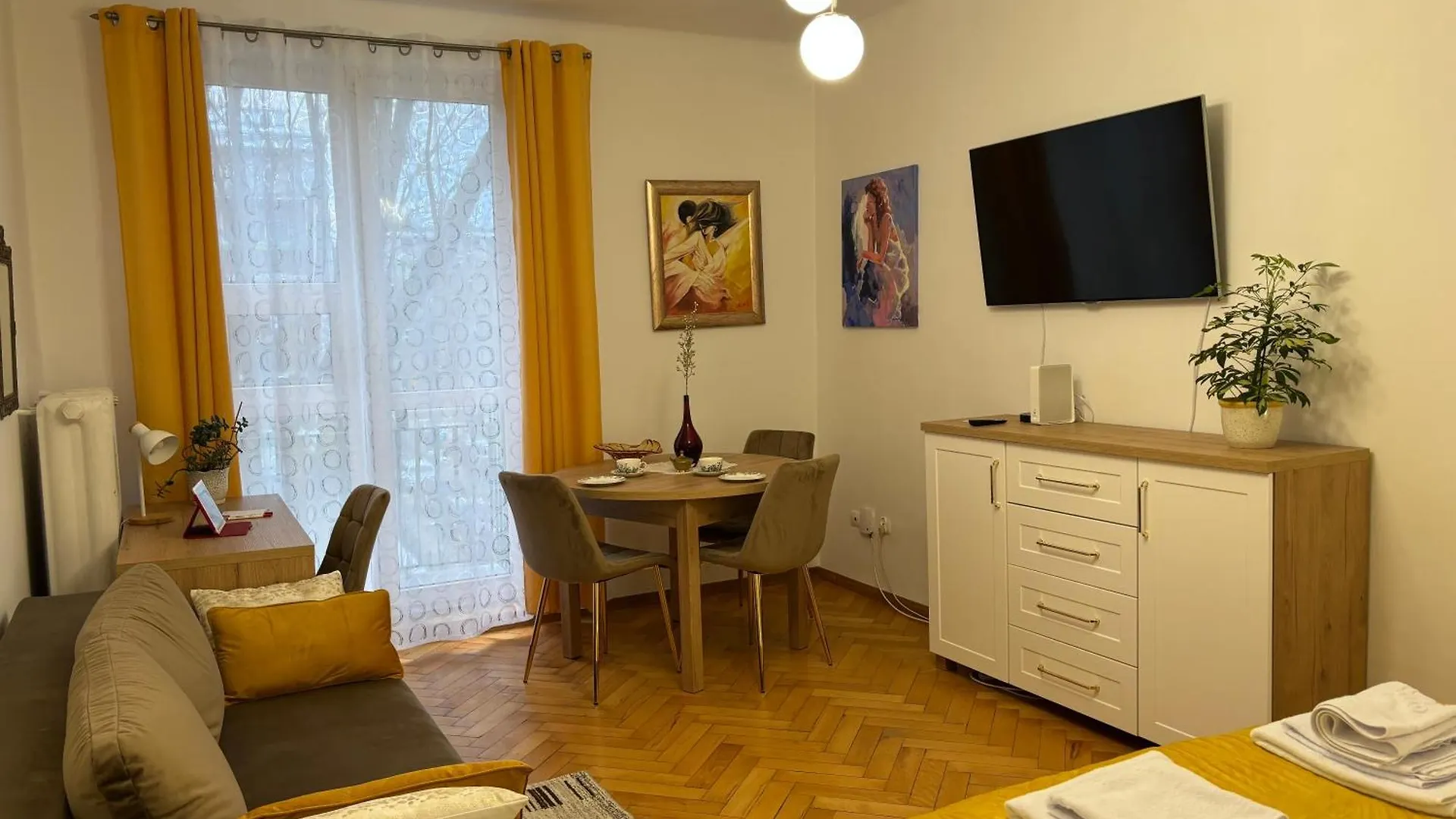 Klimatyczny Apartament Na Bielanach Przy Metrze Varšava