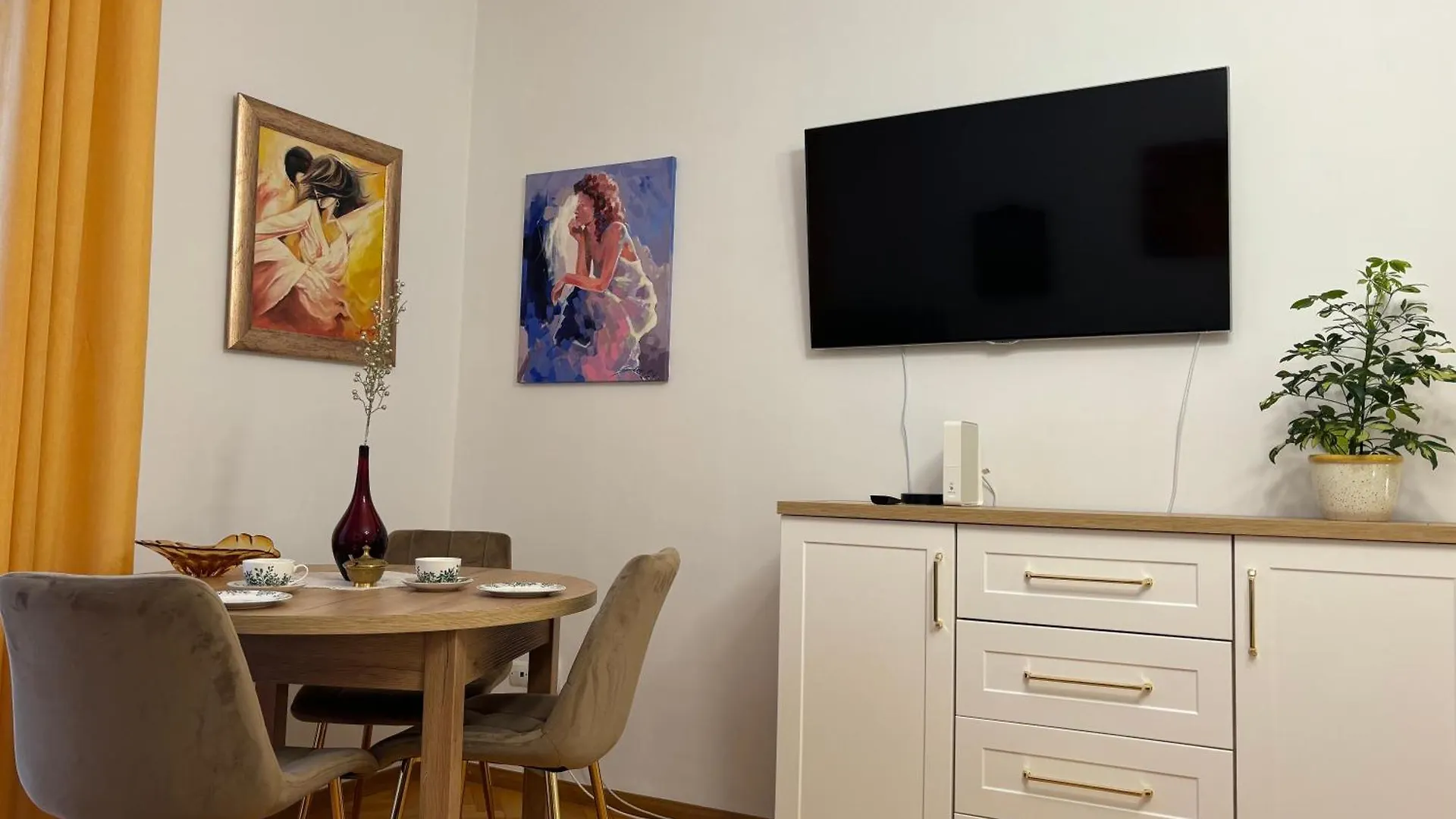 Apartment Klimatyczny Apartament Na Bielanach Przy Metrze Warsaw